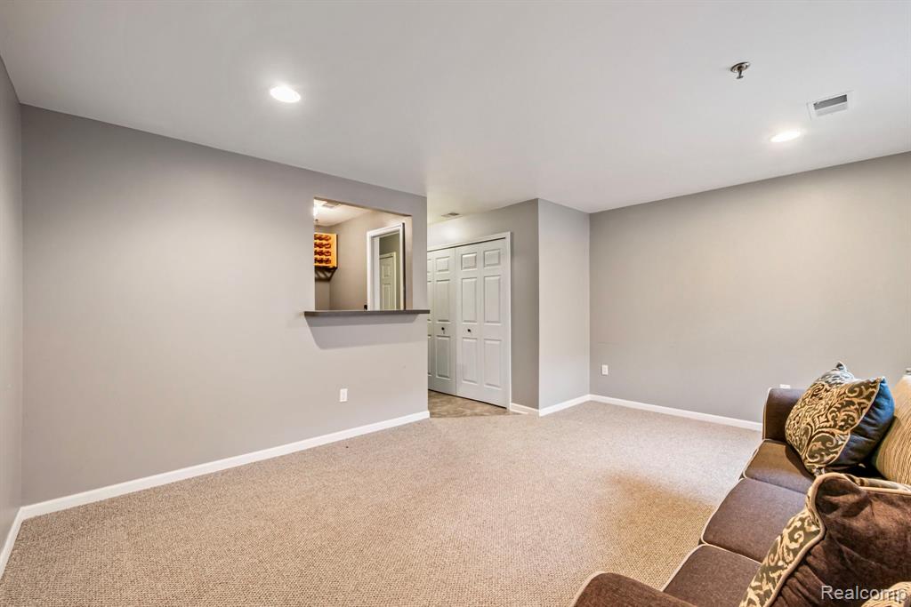 43046 Strand Drive, Sterling Heights, MI 48313 — Photo 34