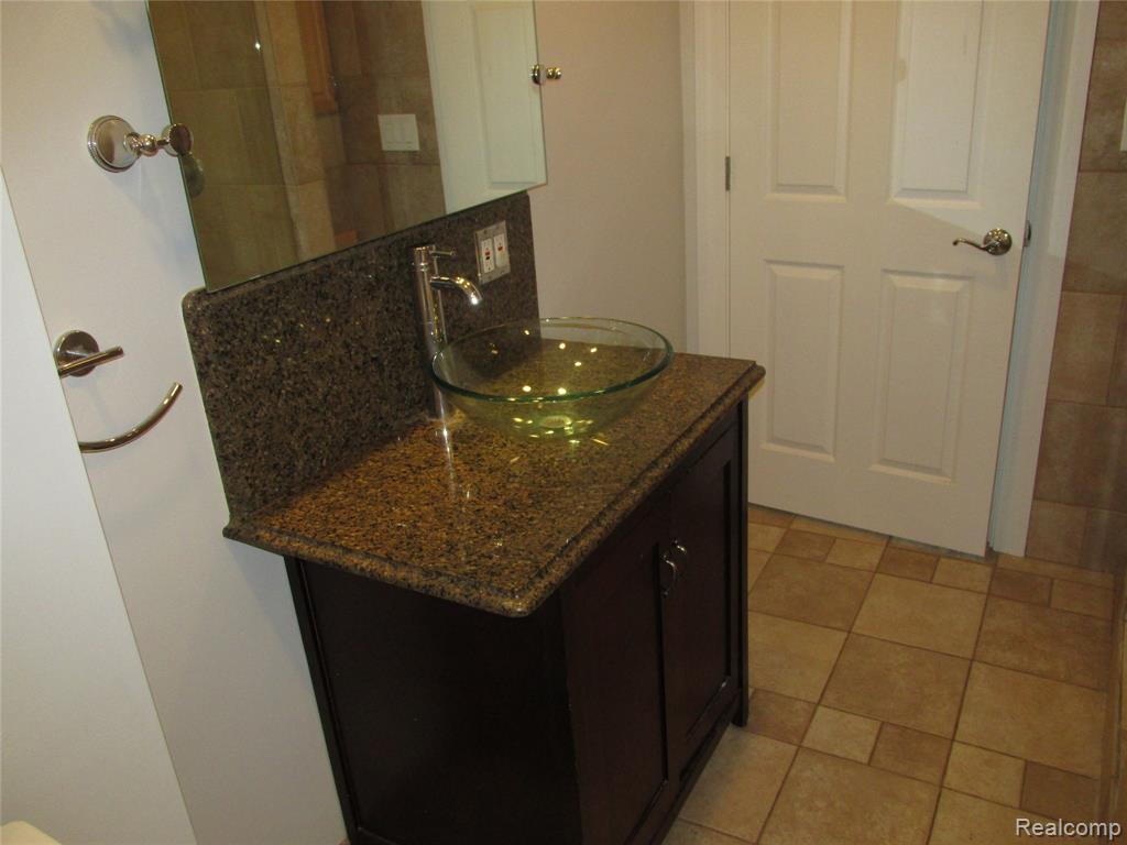 984 E Mahan Avenue, Hazel Park, MI 48030 — Photo 13