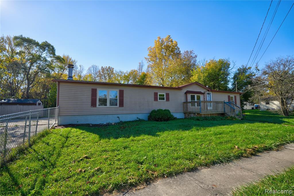 1464 Brady Avenue, Burton, MI 48529