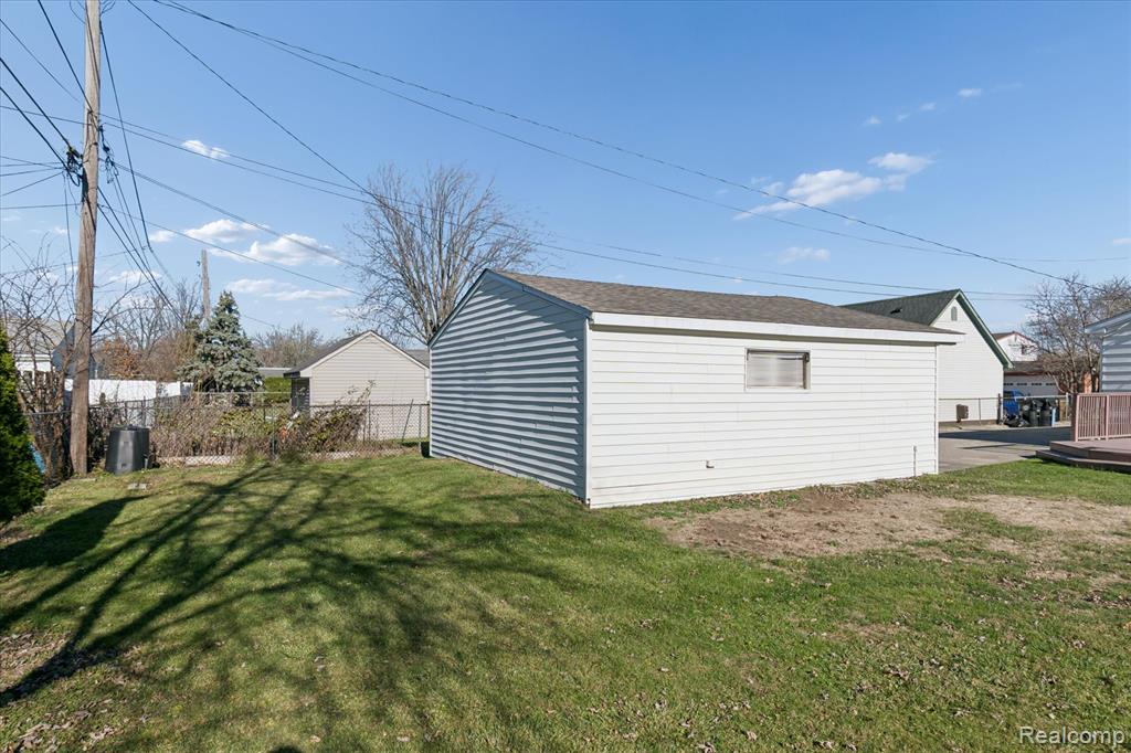 25898 Fairgrove Street, Woodhaven, MI 48183 — Photo 37
