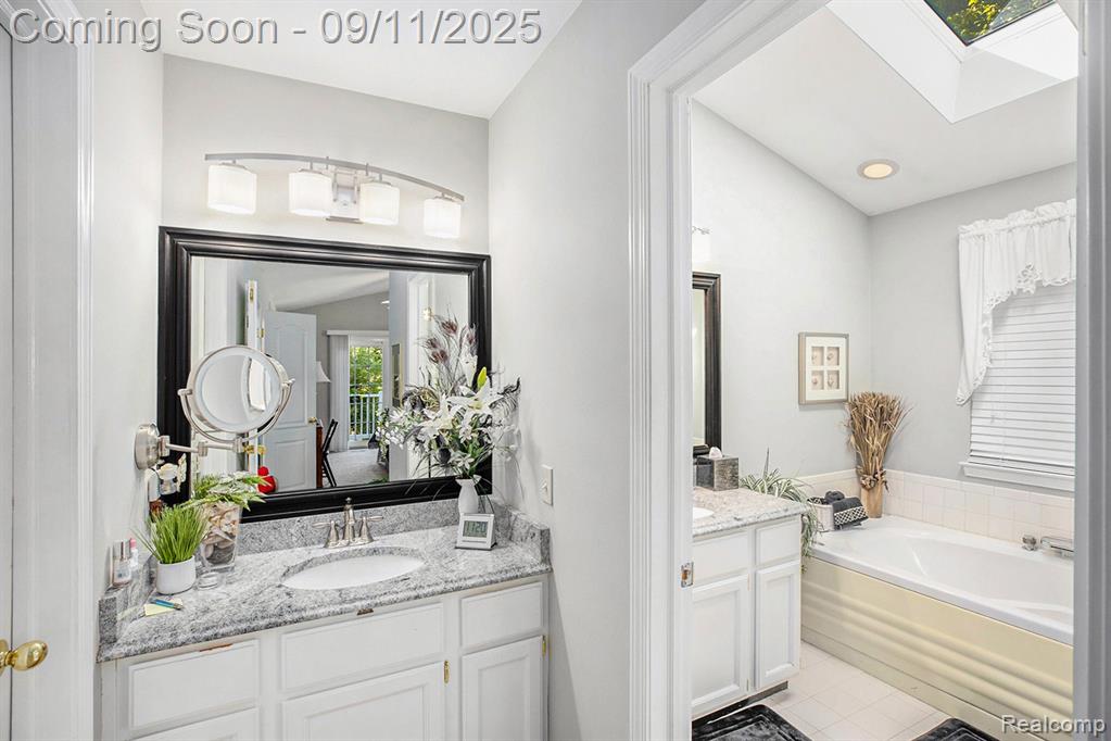 5886 Creekside Drive, Troy, MI 48085 — Photo 16