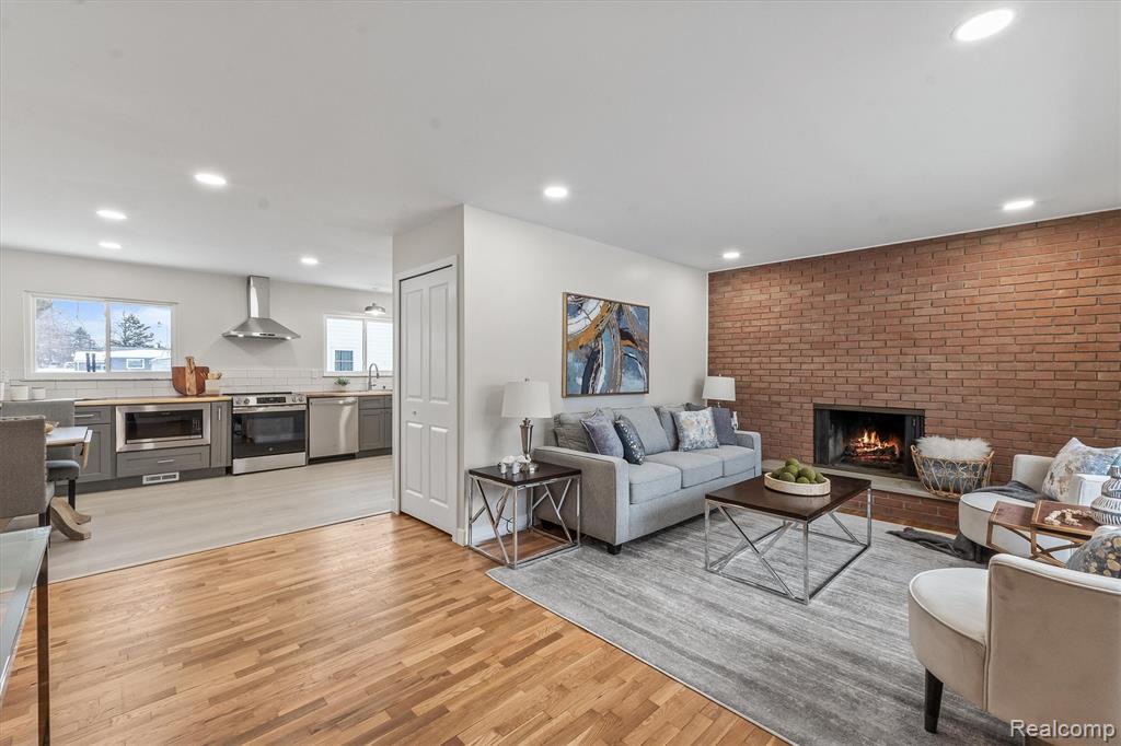 5067 Paro Drive, Flint, MI 48506 — Photo 10