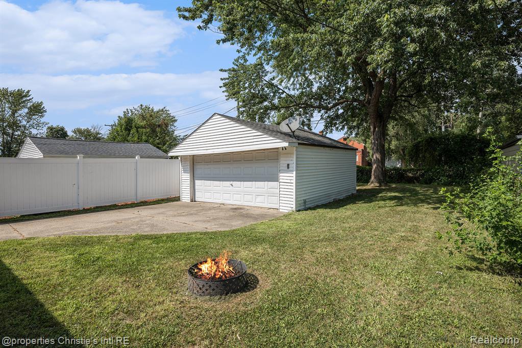 19711 Damman Street, Harper Woods, MI 48225 — Photo 16