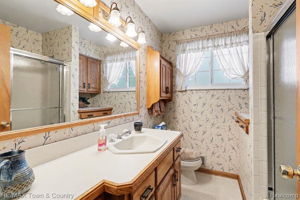 426 Bellewood Drive, Flushing, MI 48433 — Photo 15