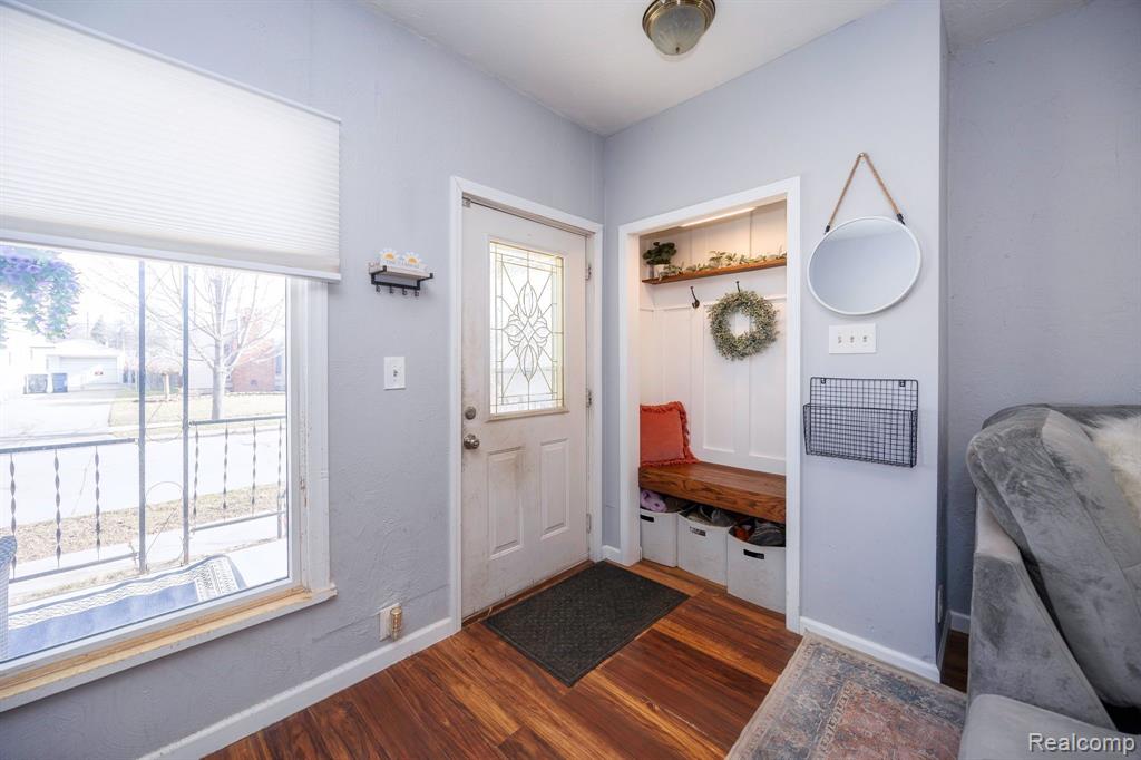 569 CLEOPHUS Parkway, Lincoln Park, MI 48146 — Photo 8