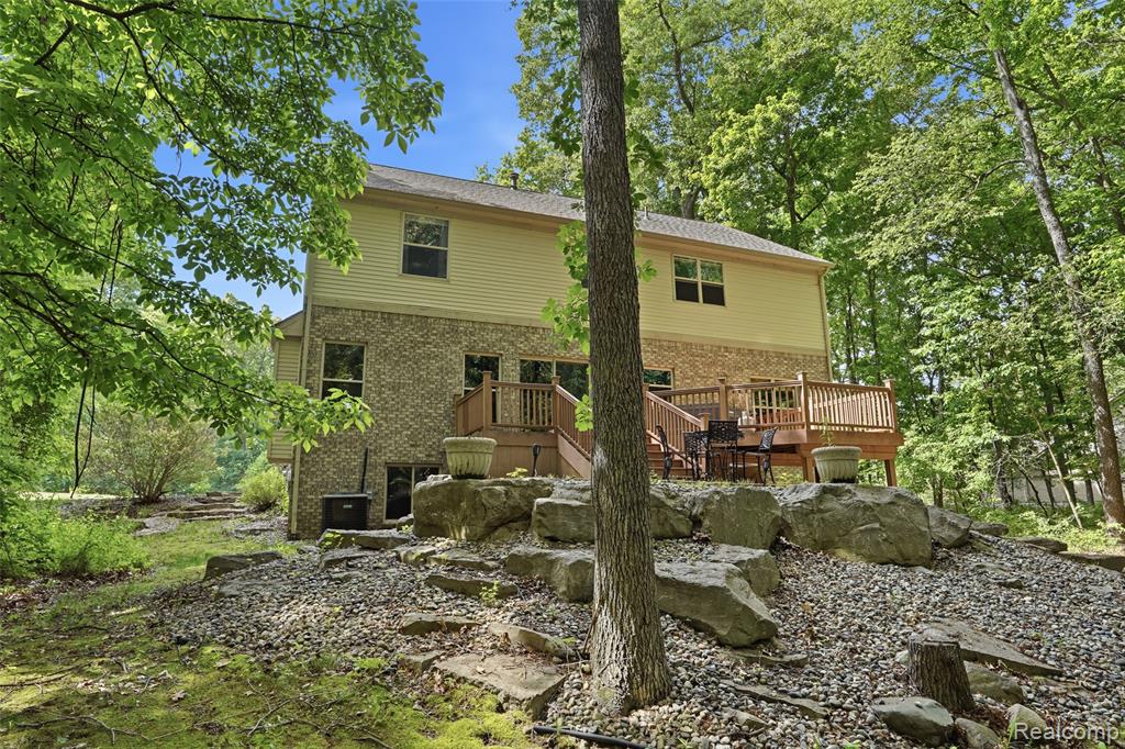 2790 Pine Bluffs Ct., Highland, MI — Photo 9