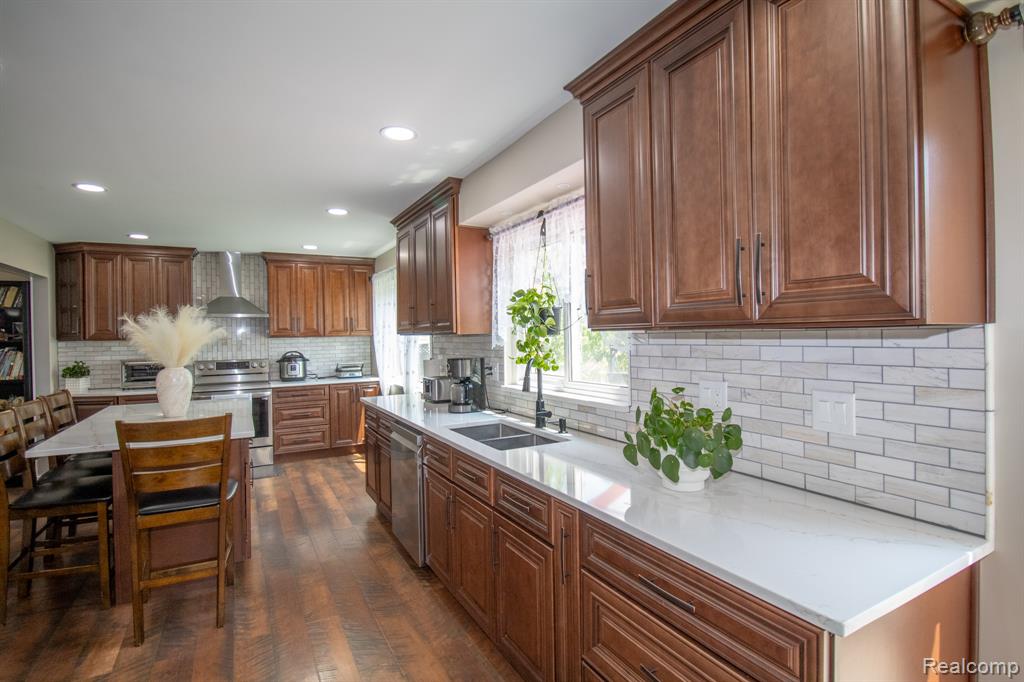 7878 Capri Drive, Canton, MI 48187 — Photo 17