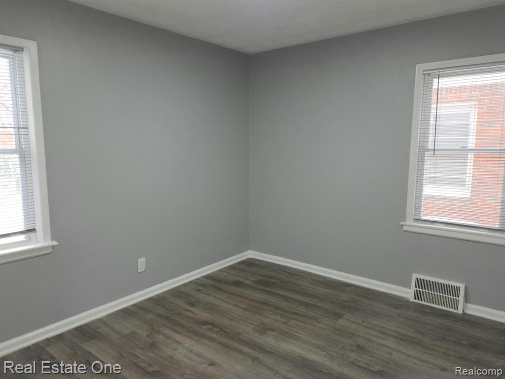 8254 Sussex Street, Detroit, MI 48228 — Photo 27