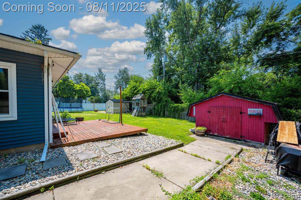 5021 Lakeborn Drive, White Lake, MI 48383 — Photo 12