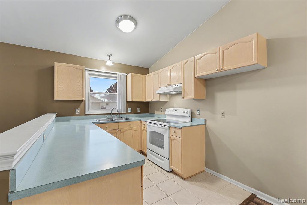 41916 King Edward Court, Clinton Twp, MI 48038 — Photo 10