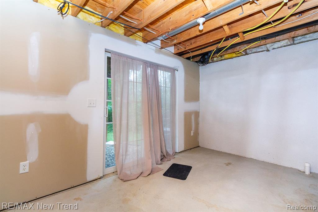29319 DOUGLAS Drive, Novi, MI 48377 — Photo 31