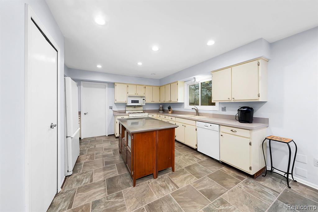 982 LANGLEY Road, Rochester Hills, MI 48309 — Photo 16
