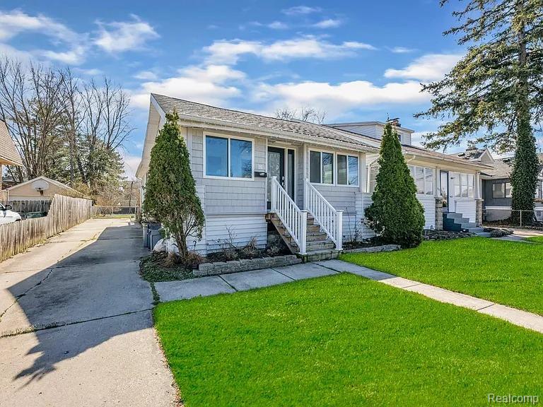 419 W 12 Mile Road, Royal Oak, MI 48073 — front exterior
