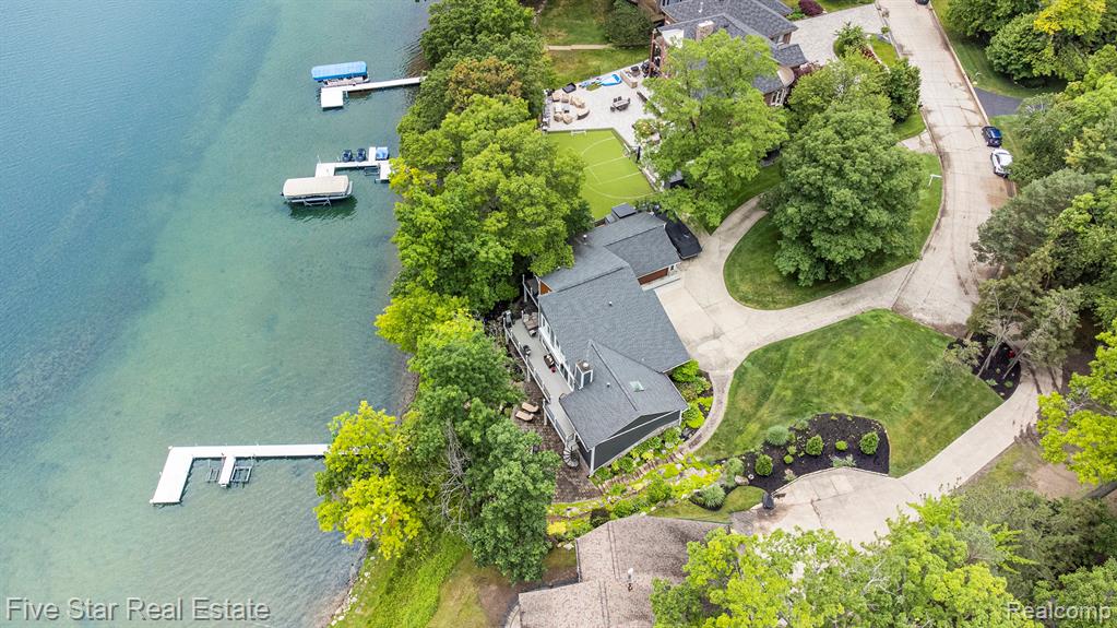 7025 Dandison Boulevard, West Bloomfield, MI 48324 — Photo 76