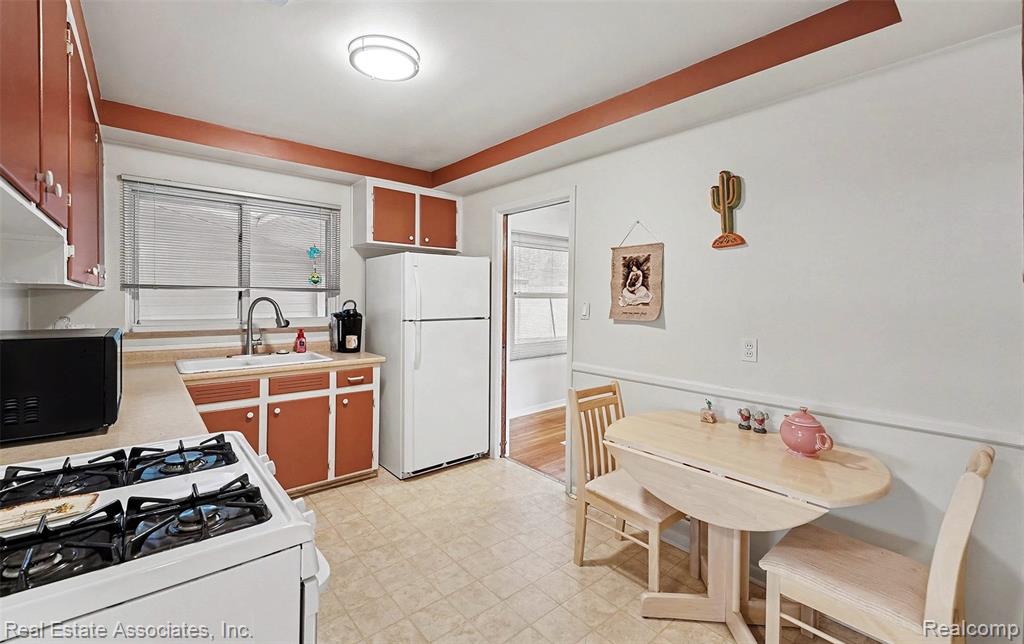 9219 Melrose Street, Livonia, MI 48150 — Photo 5