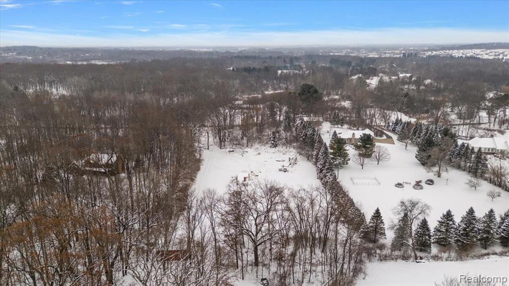 700 W Maple Road, Milford, MI 48381 — Photo 15