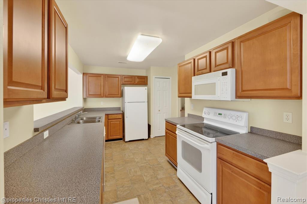 16773 Carriage Way, Northville, MI 48168 — Photo 16