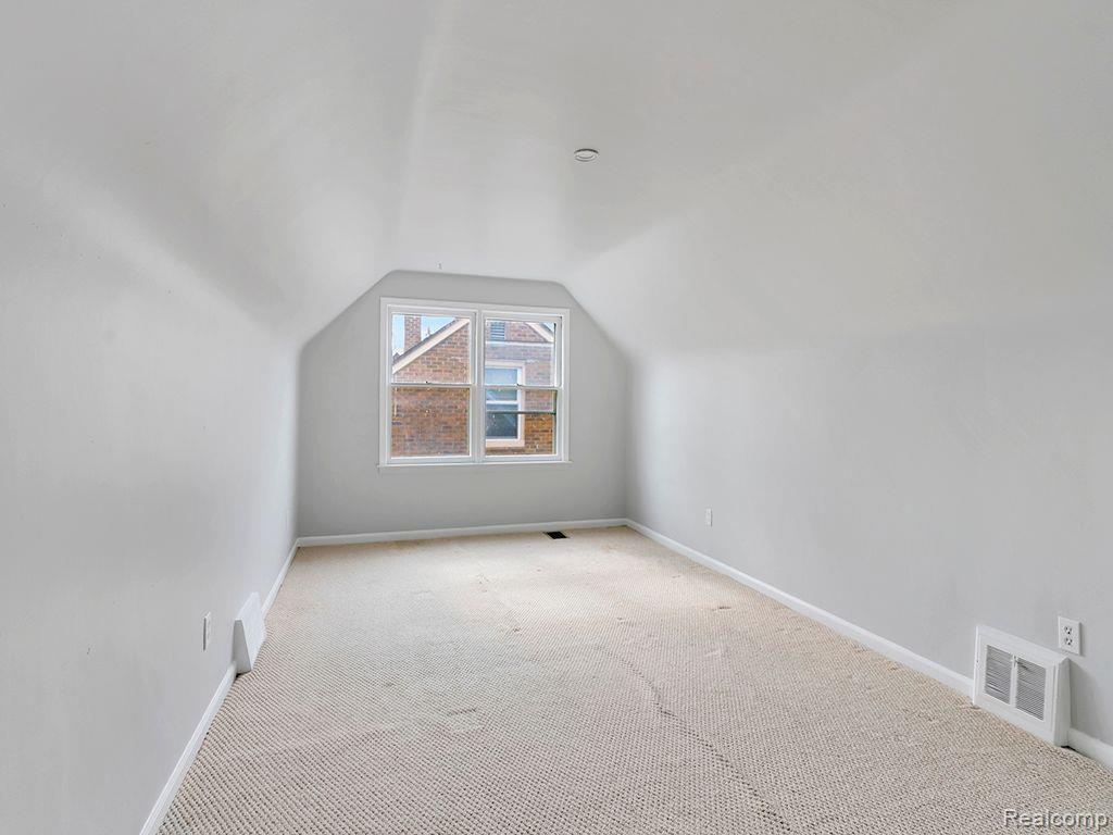 8651 HAZELTON Street, Dearborn Heights, MI 48127 — Photo 18