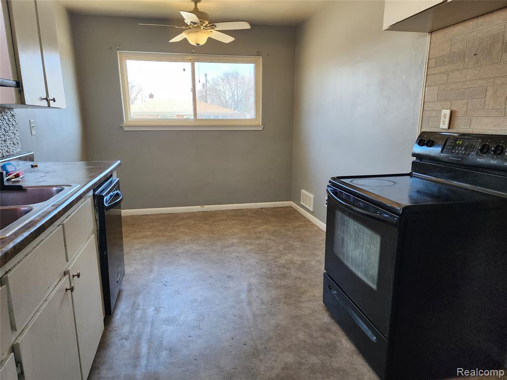 24643 Rosalind, Eastpointe, MI 48021 — Photo 9