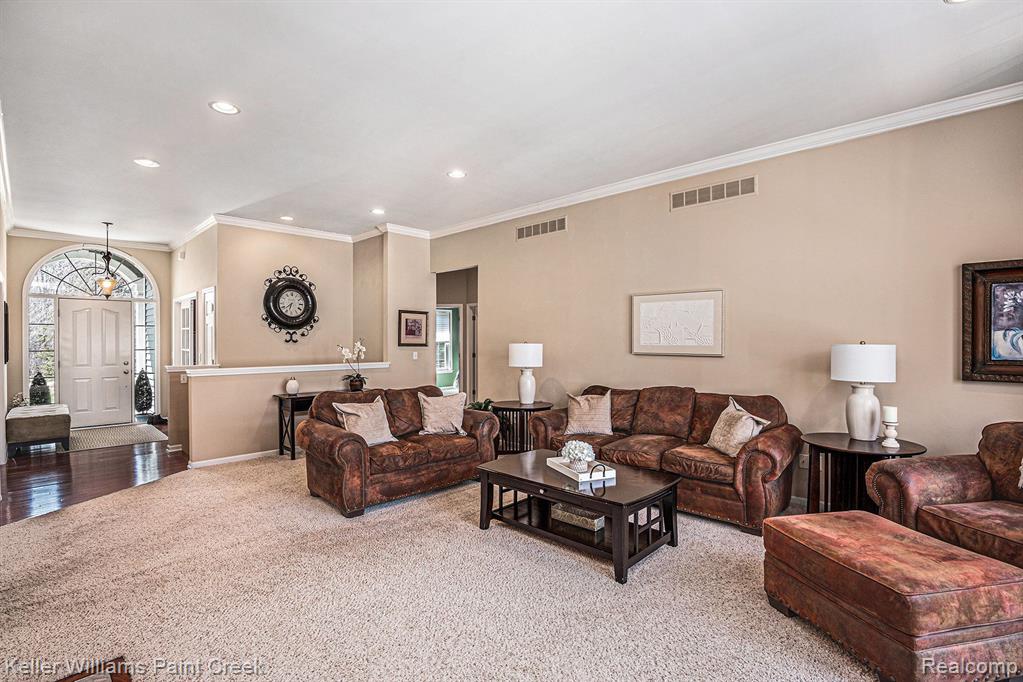 629 CREEKSIDE, Oxford, MI 48371 — Photo 2