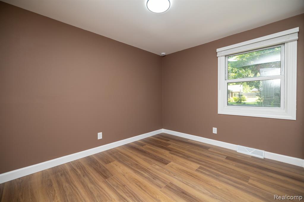 9650 Cooley Lake Road, White Lake, MI — Photo 14