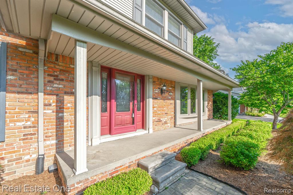 563 MILLSTONE Drive, Rochester Hills, MI 48309 — Photo 2
