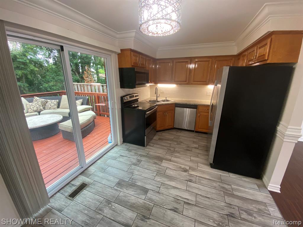 8418 HICKORY Drive, Sterling Heights, MI 48312 — Photo 6