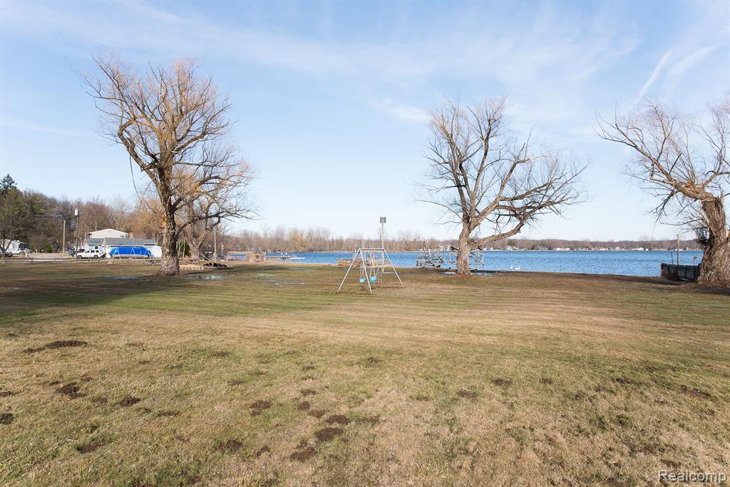 8128 Halfway Drive, Brighton, MI 48116 — Photo 42