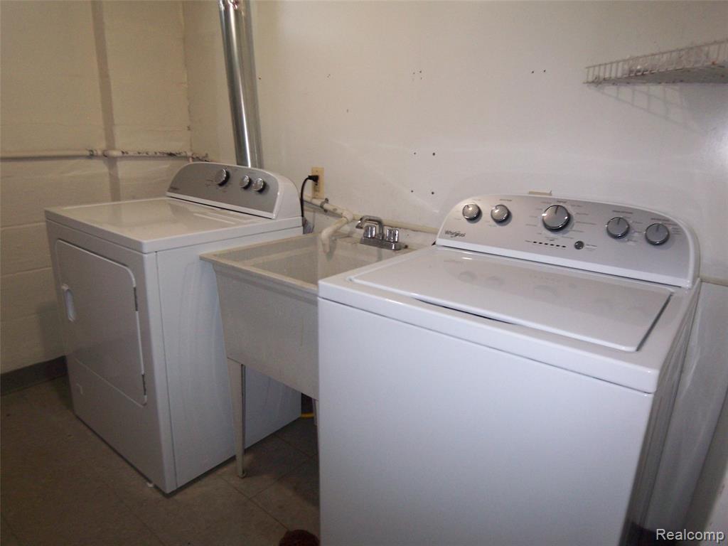 8269 Sterling, Center Line, MI 48015 — Photo 32