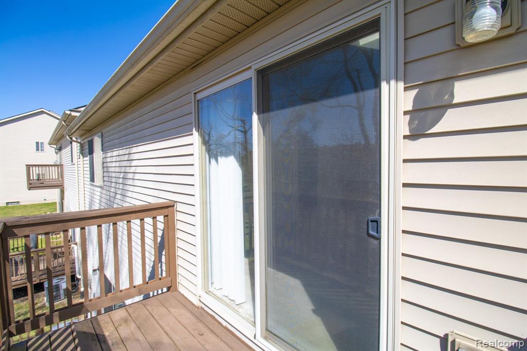 7051 MAGNOLIA Lane, Waterford, MI 48327 — Photo 34