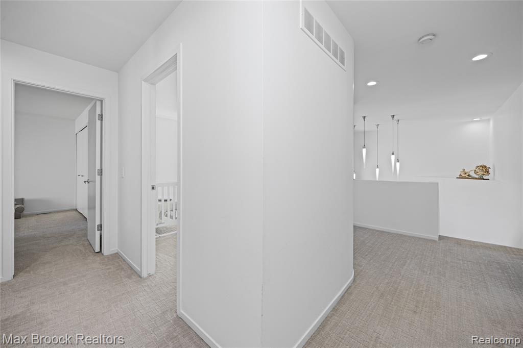 7102 Alta Vista Drive, West Bloomfield, MI — Photo 32