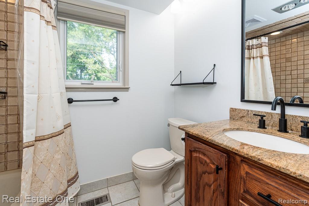 53081 Scenic Drive, Shelby Twp, MI 48316 — Photo 21