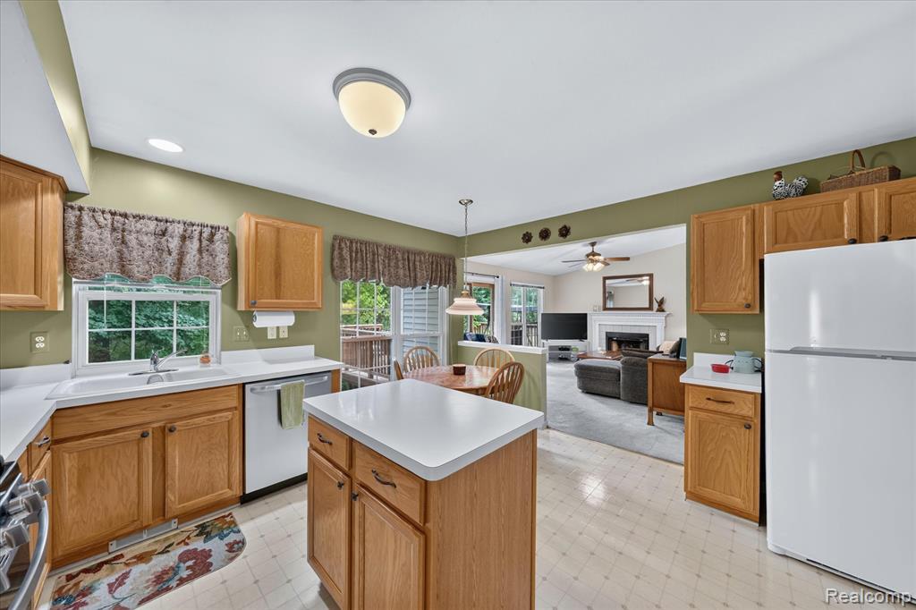827 Westbrooke Drive, South Lyon, MI 48178 — Photo 7