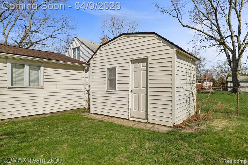 7014 Kinmore Street, Dearborn Heights, MI 48127 — Photo 15