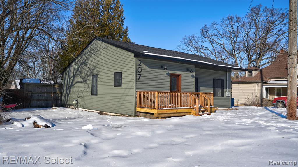 207 CLARENCE Street, Holly, MI 48442 — Photo 5