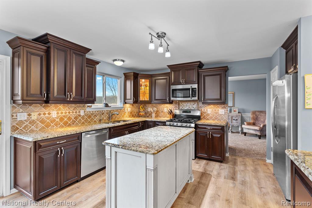316 Lenox Lane, Brighton, MI 48114 — Photo 11