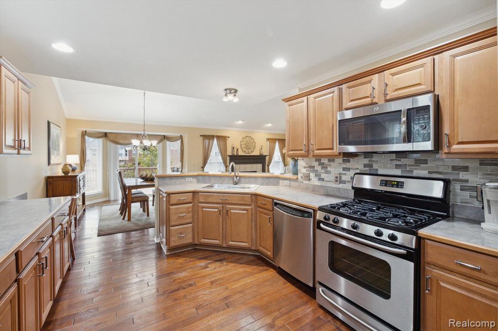 40627 LENOX PARK Drive, Novi, MI 48377 — Photo 12