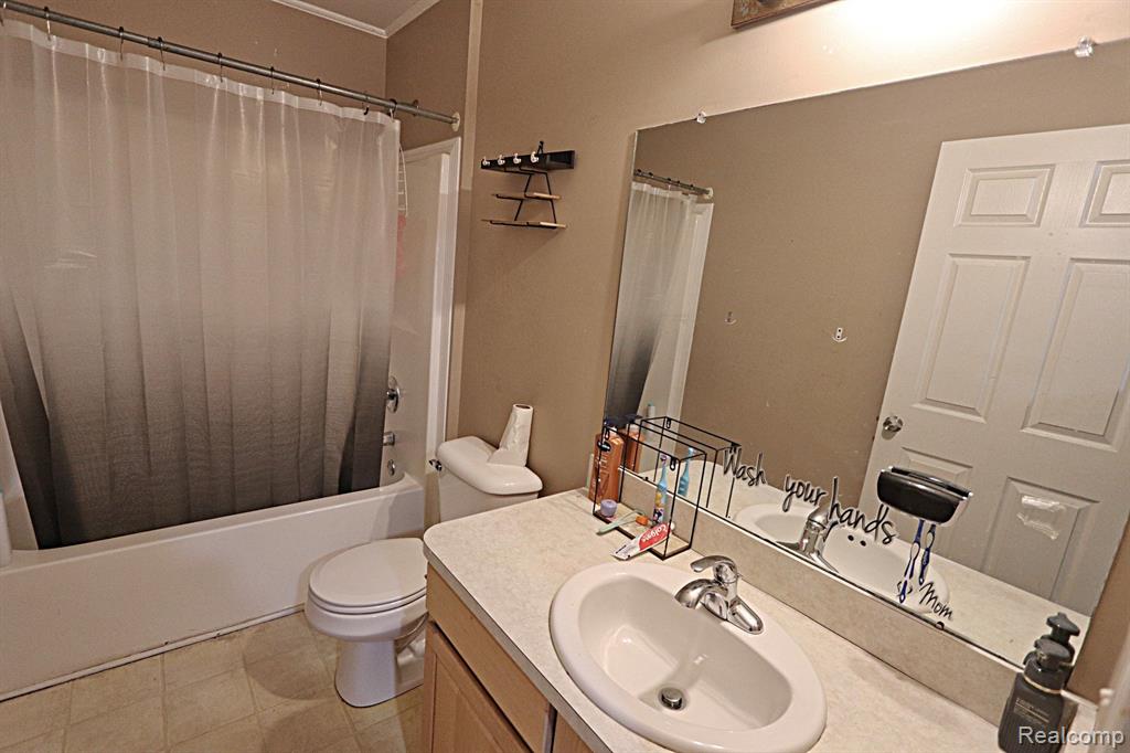 13218 MANTAUK, Belleville, MI 48111 — Photo 32