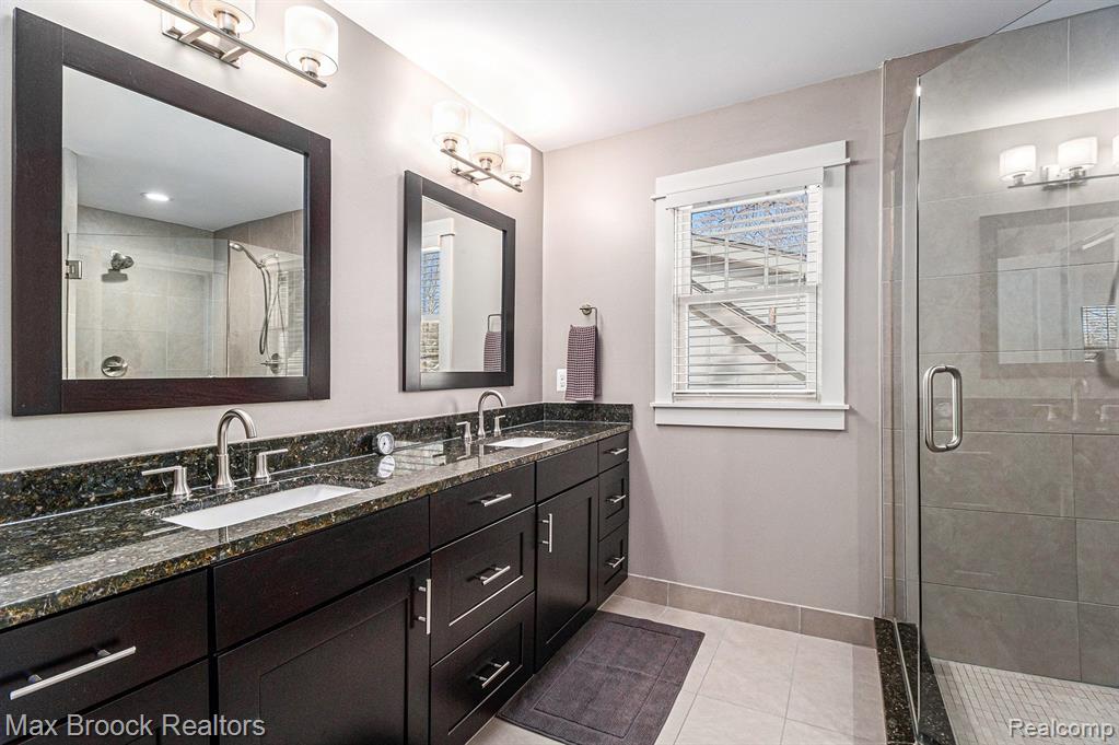 907 E 6TH Street, Royal Oak, MI 48067 — Photo 20