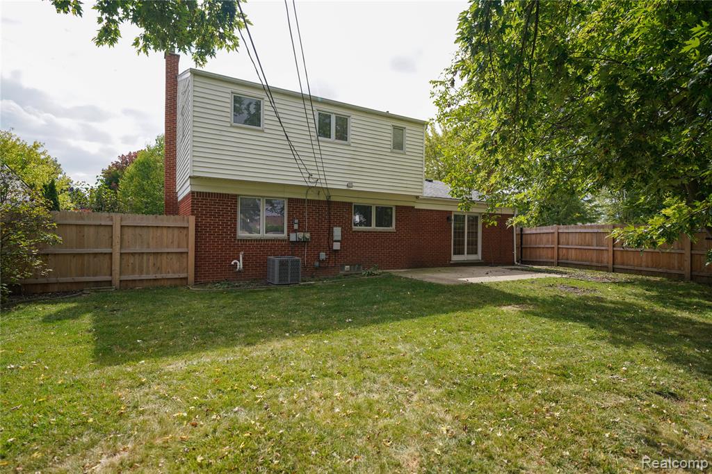 761 Tanglewood Drive, Madison Heights, MI 48071 — Photo 45