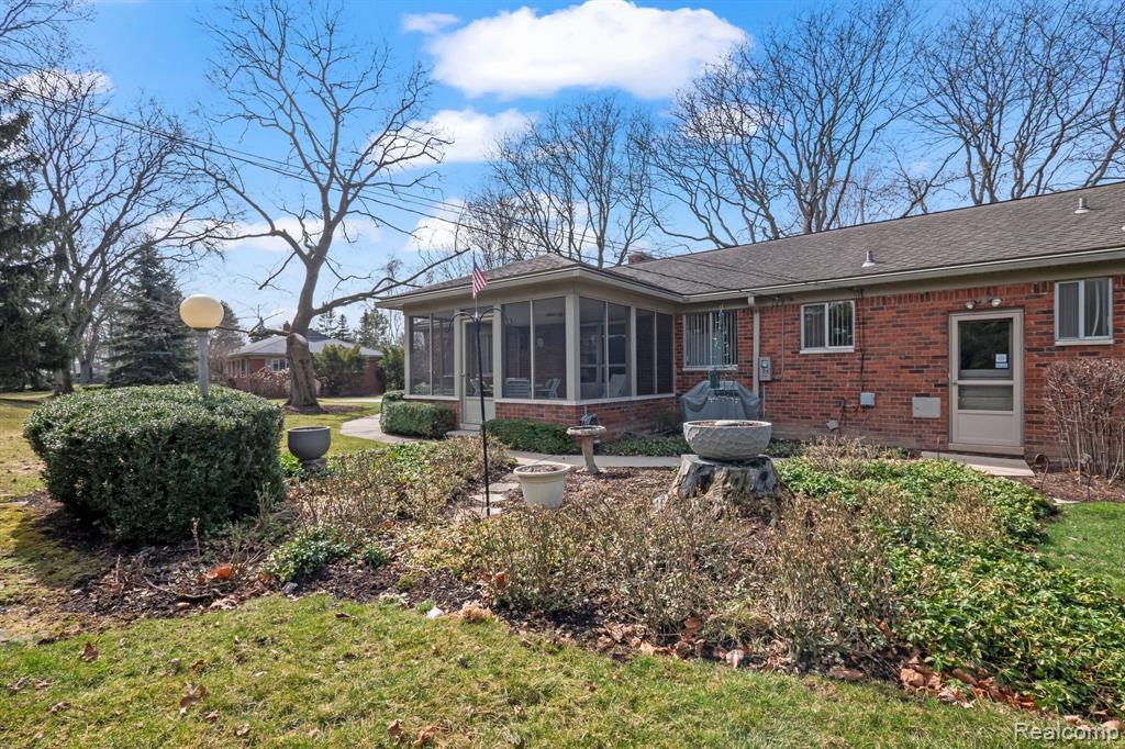 5889 ORCHARD BEND Road, Bloomfield Hills, MI 48301 — Photo 8