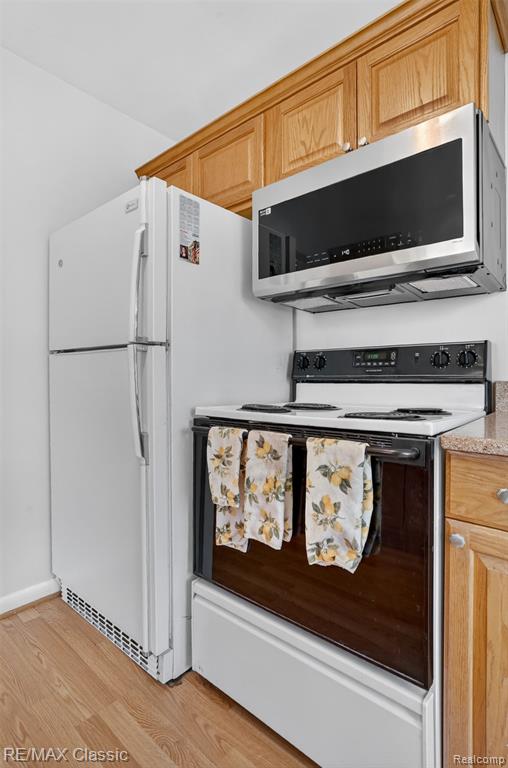 27359 Brettonwoods Street, Madison Heights, MI 48071 — Photo 10