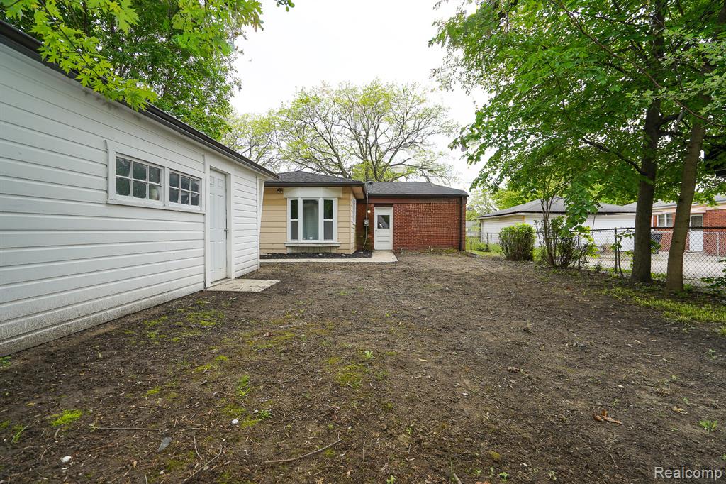 30644 HAYES Road, Roseville, MI 48066 — Photo 6