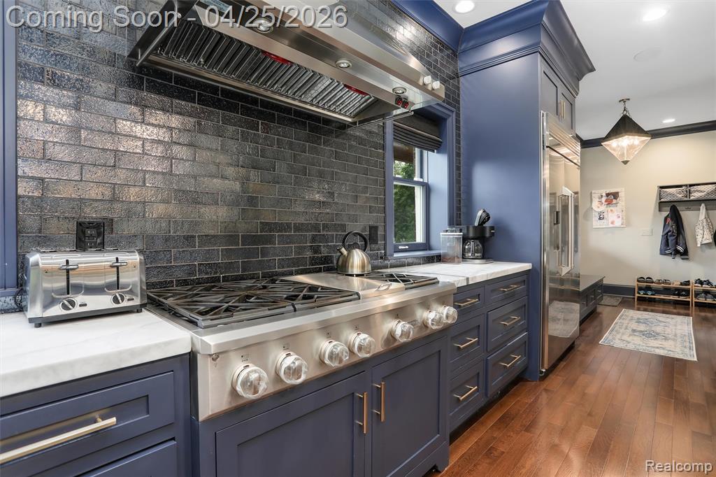 658 Pallister, Detroit, MI 48202 — Photo 18