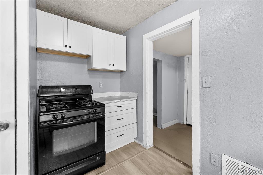 6816 Westwood Street, Detroit, MI 48228 — Photo 12