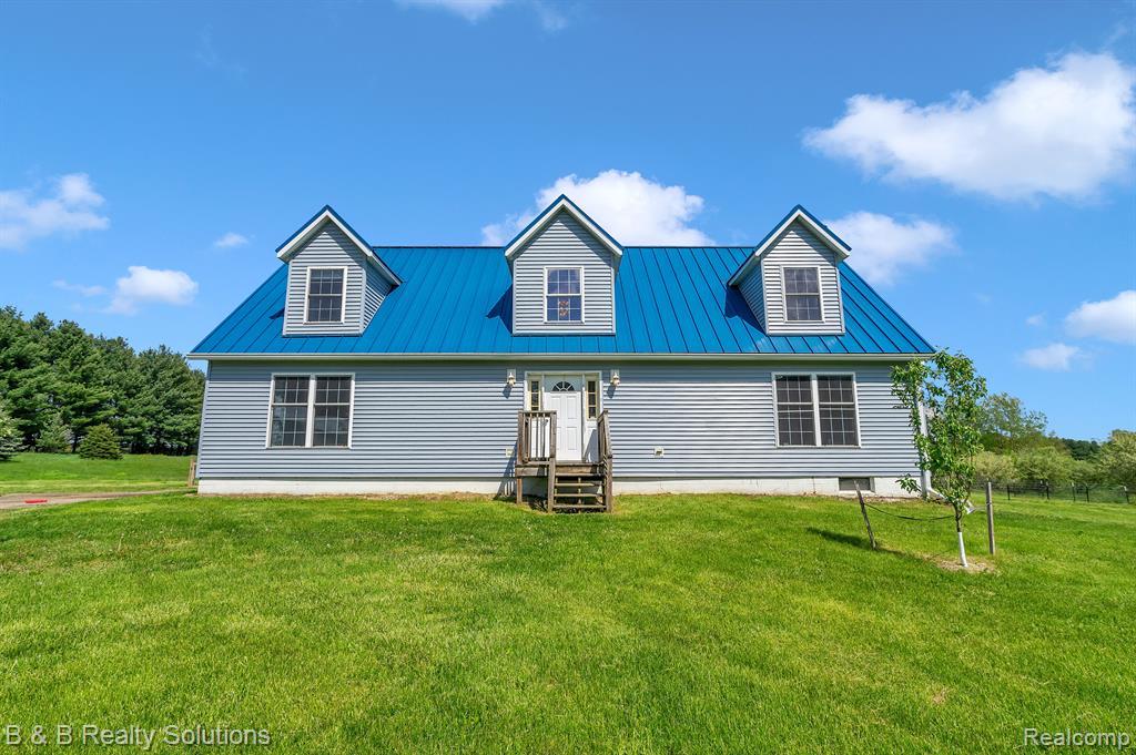 2864 N BLACKS CORNERS Road, Imlay City, MI 48444 — Photo 2