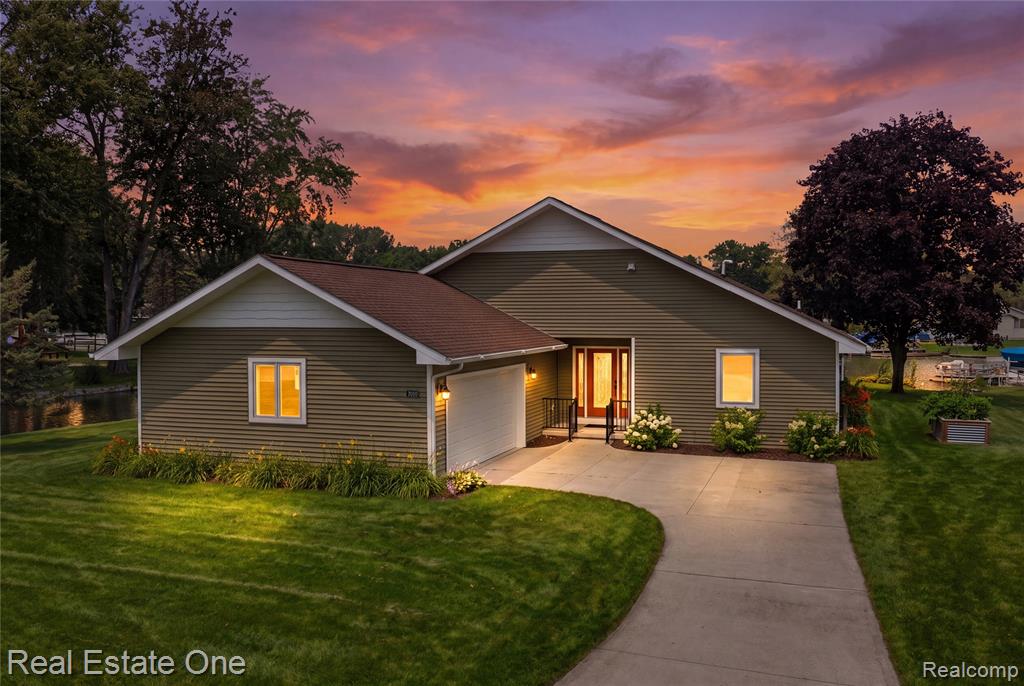 2939 Tamarack Lake Drive, Pinckney, MI 48169 — Photo 33