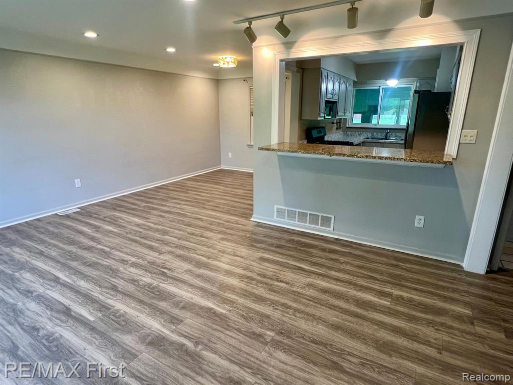 5721 WRIGHT Drive, Troy, MI 48098 — Photo 10