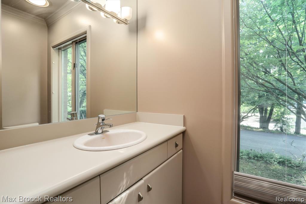 4366 KAREN Lane, Bloomfield Hills, MI 48302 — Photo 31