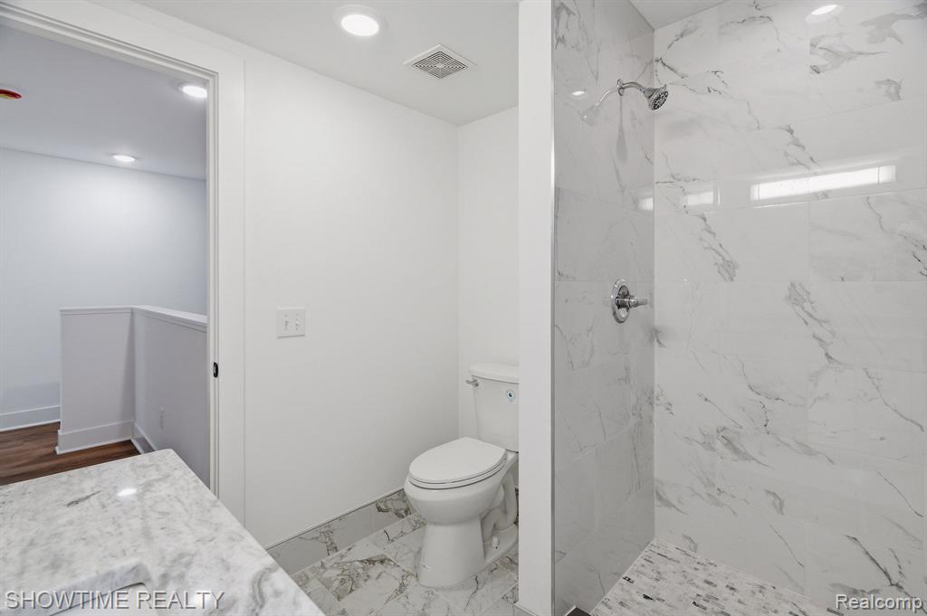 19320 Gaylord, Redford, MI 48240 — Photo 22